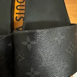 Louis Vuitton Slides (DAMAGED) Restoring old LV Slides main image 4